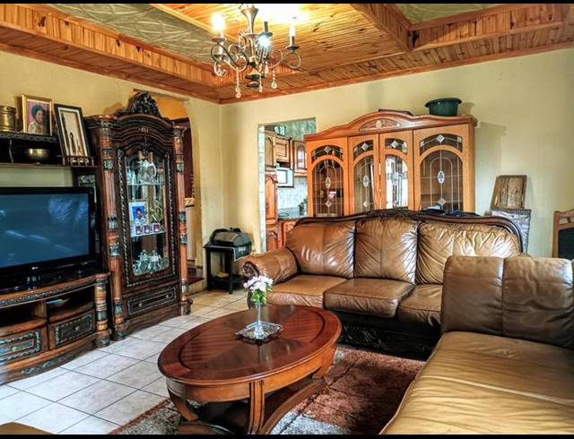 3 BEDROOM HOUSE FOR SALE IN CINDERELLA PARK